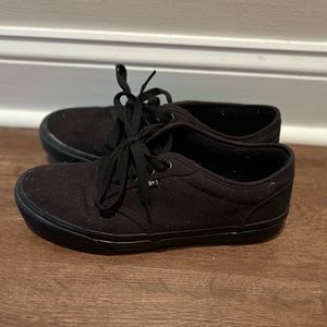 Men’s Black classic Vans. Size 10.5